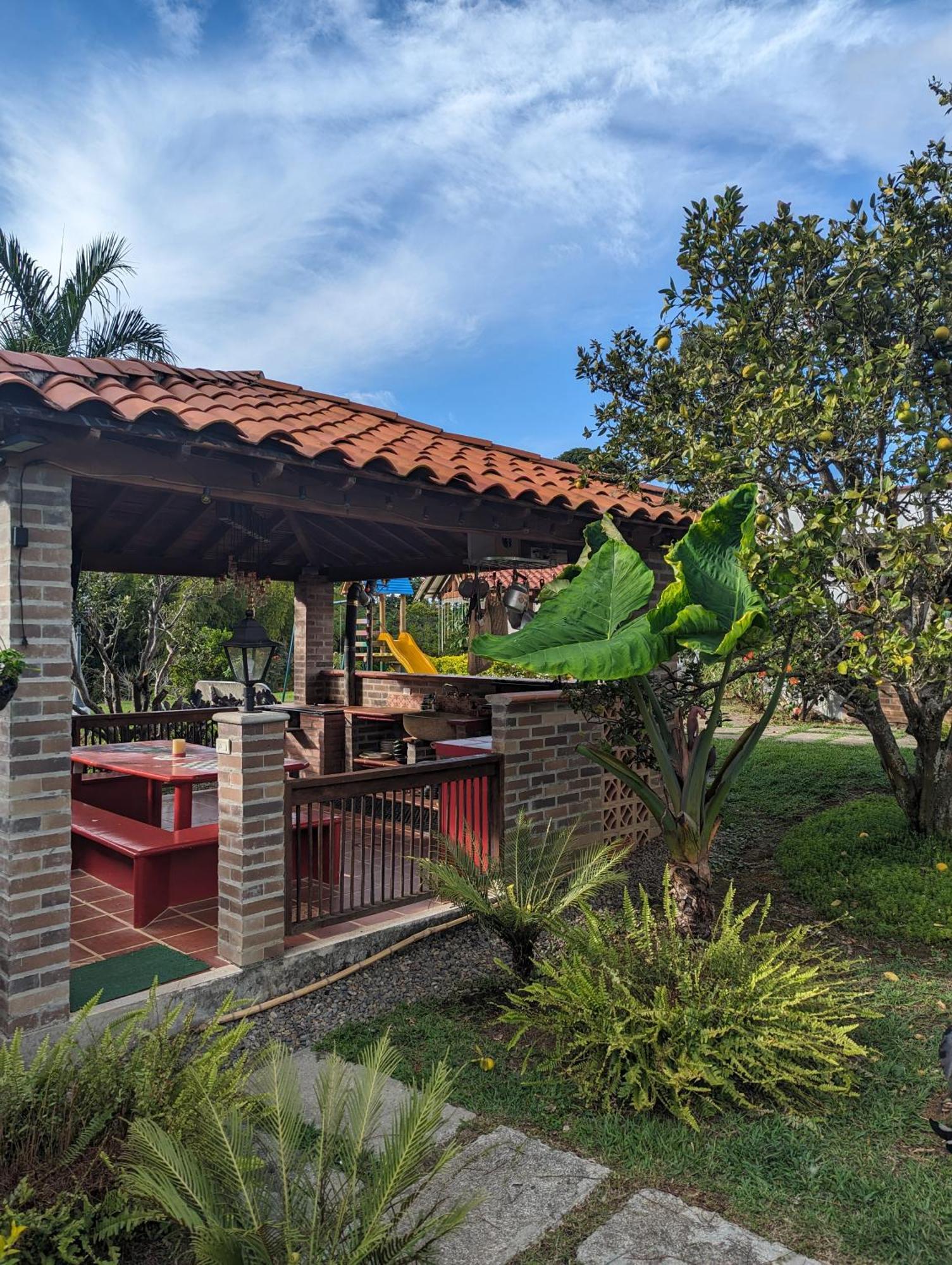 Patio Bonito Guest House คาร์ดิน ภายนอก รูปภาพ